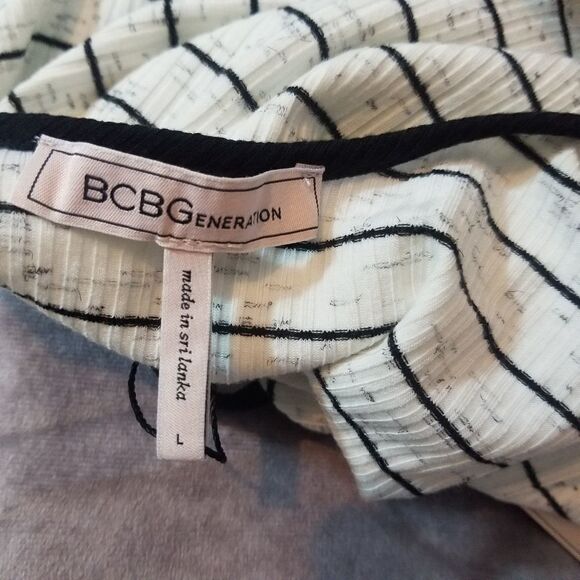 Bcbgeneration B & W Striped Top Size Large - Picture 3 of 4